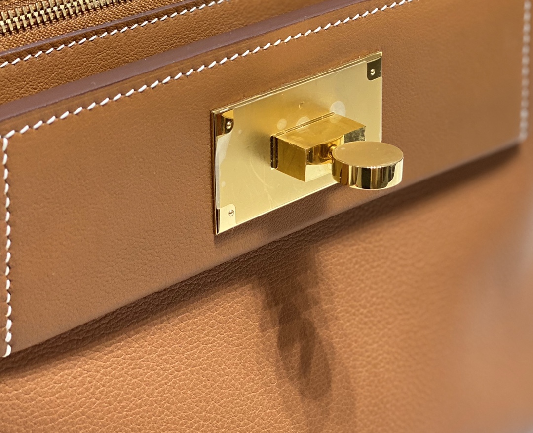 Hermes Kelly Mini 2424 21cm Handbag in Brown Clemence Leather 